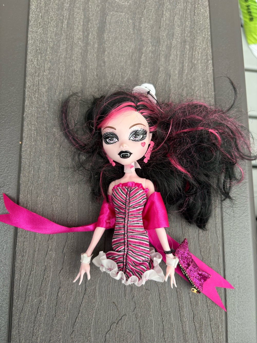Monster High 2008 Mattel Dawn of the Dance Draculaura (Missing legs and shoes)